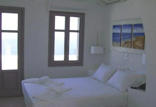 Mar 3* Folegandros Town