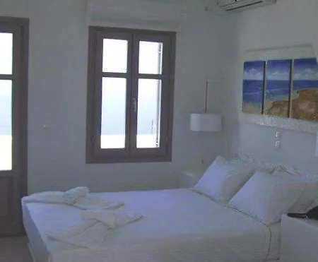 Mar 3* Folégandros